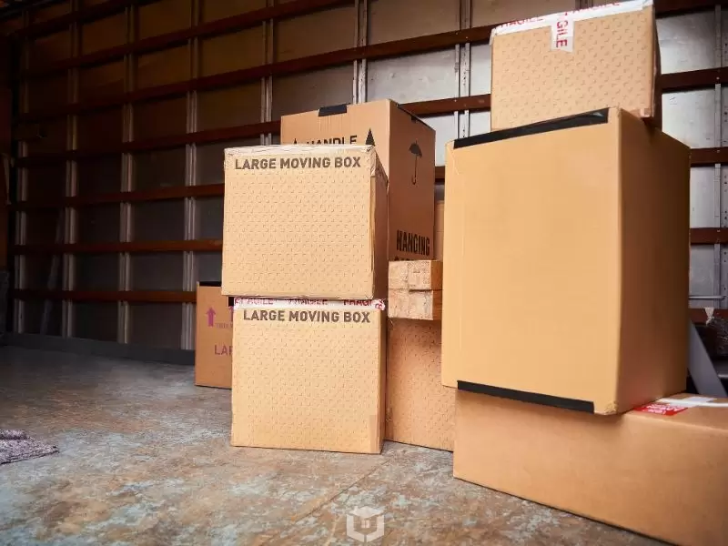 Sử dụng công cụ đóng gói bảo vệ máy móc trong quá trình di chuyển